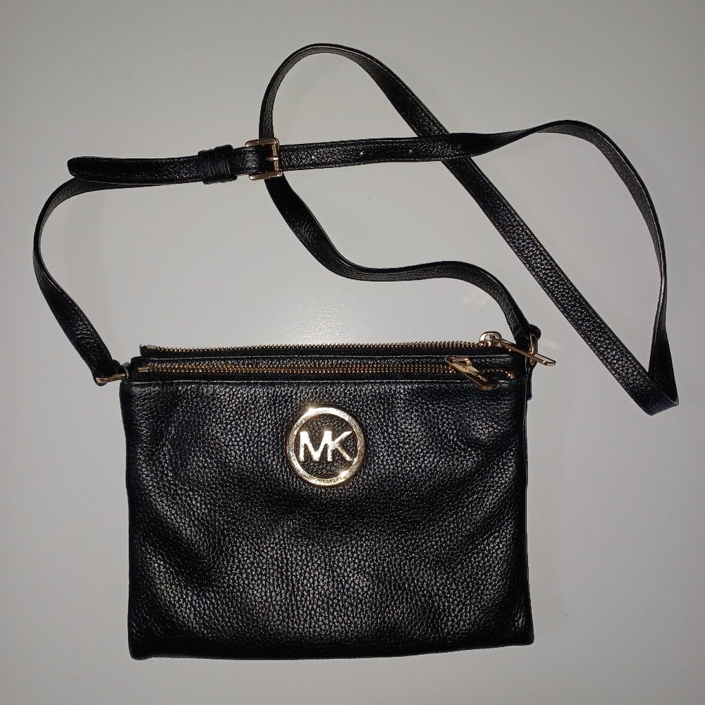 MICHAEL Michael Kors Black Pebble Leather Crossbody bag multiple zippers!